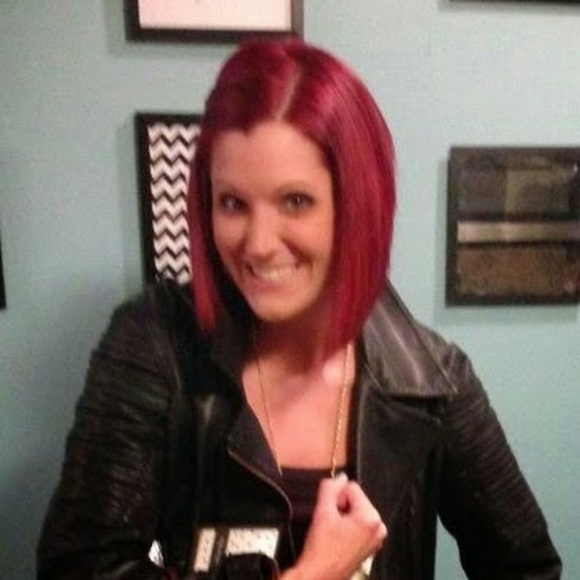 Meet your Posher, Amy - Picture 2 of 2